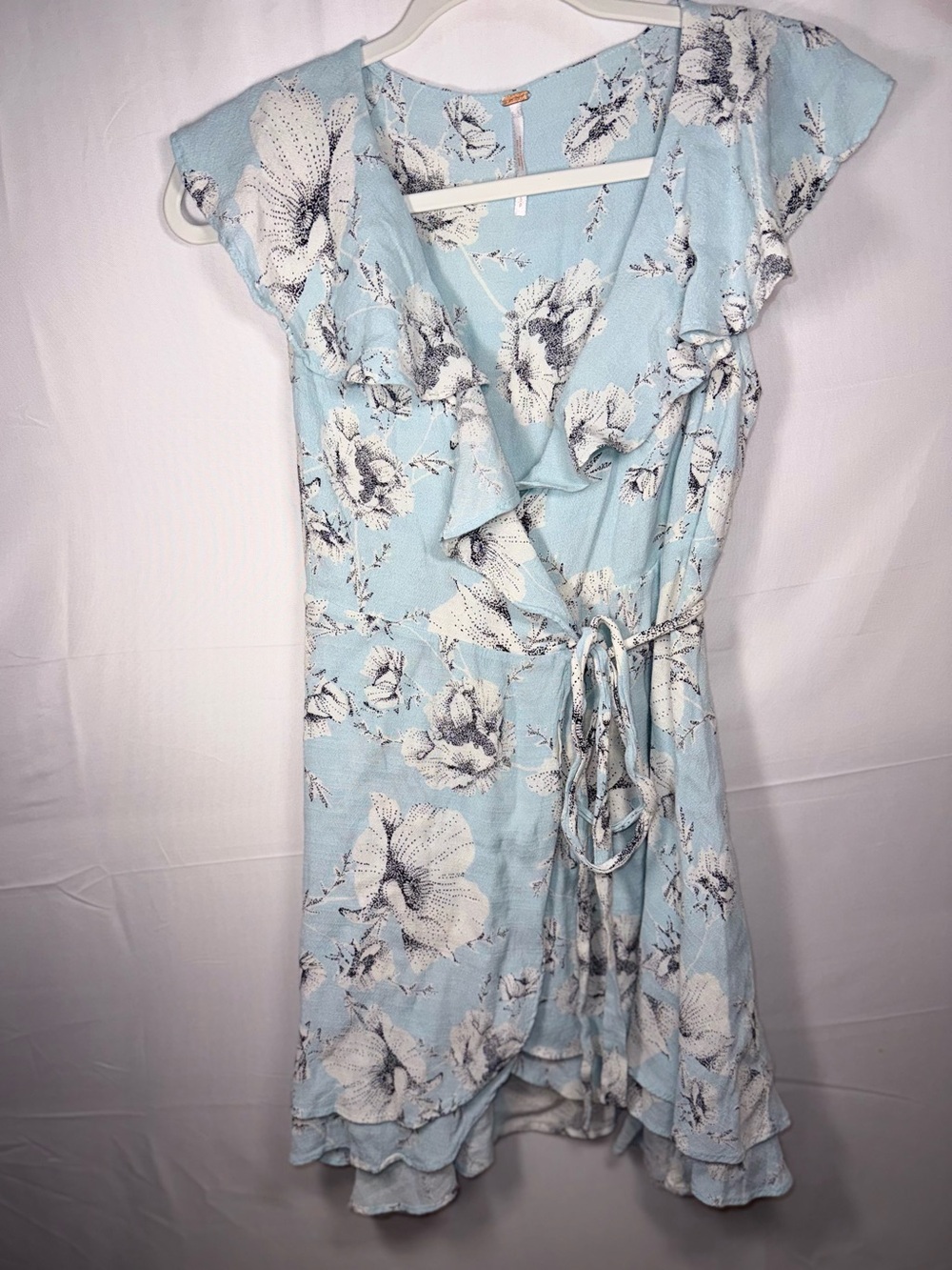 Free People Women Light Blue Floral Wrap Dress with Ruffle Trim Size Small